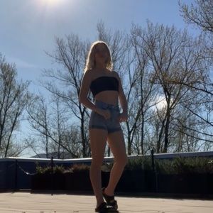 Meet your Posher, Dezrae